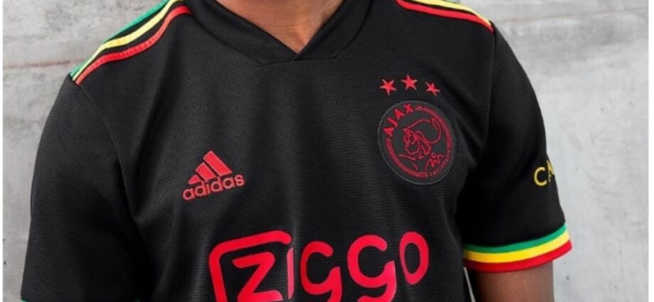 FOTO Echipamentul inedit al lui Ajax Amsterdam, inspirat ...